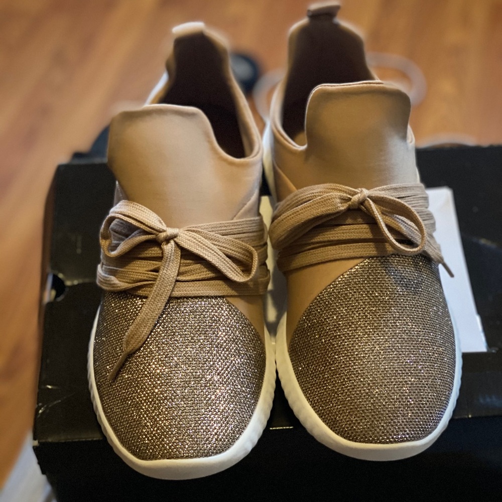 Brand New in Box Women’s Metallic Tennis Shoes